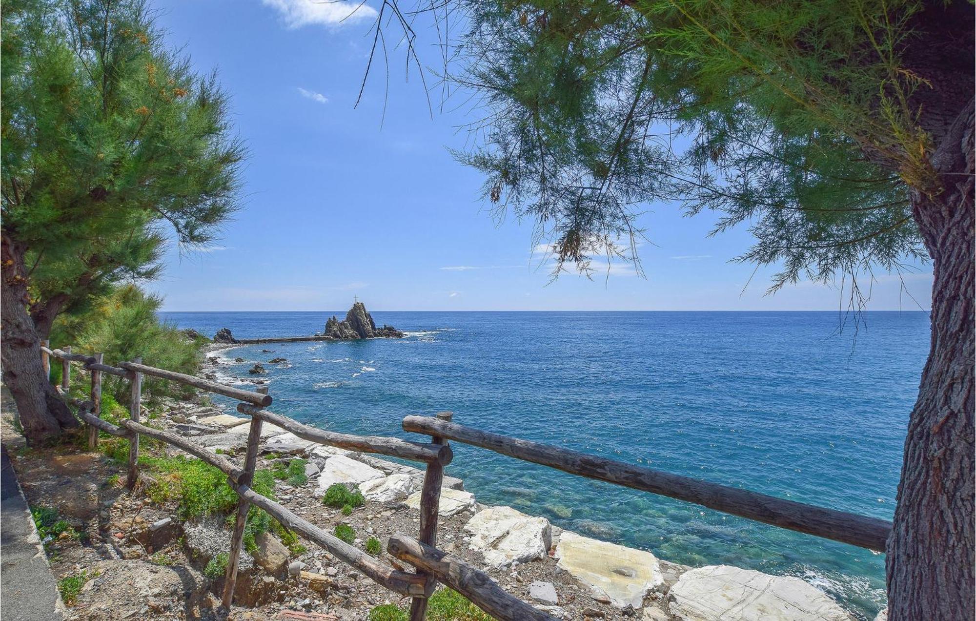 Nice Apartment In Moneglia With Kitchen Exteriör bild